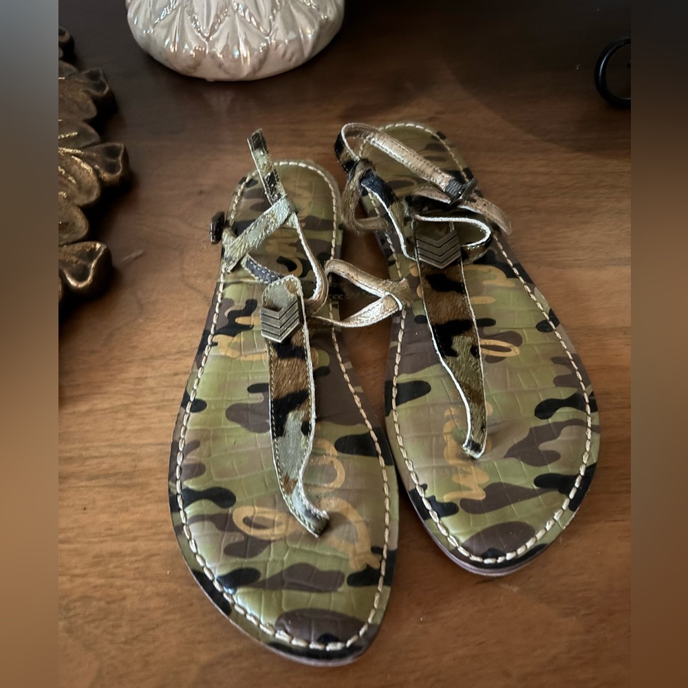 Sam Edelman 6.5 camo sandal